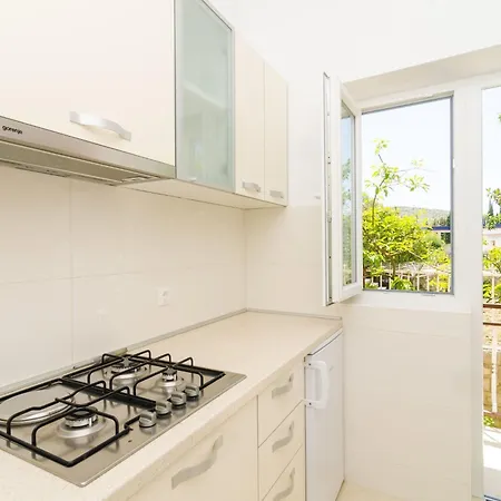 Apartman & Bari I *